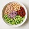 Salade fraîcheur de thon, haricots blancs et tomates confites