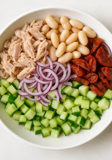 Salade fraîcheur de thon, haricots blancs et tomates confites