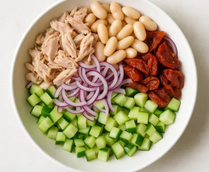 Salade fraîcheur de thon, haricots blancs et tomates confites